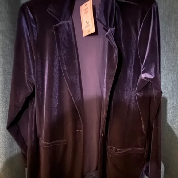 Tula Navy Velvet Blazer - Picture 3 of 8